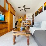 別荘 Seafront Maisonette Ocean Views & Terrace *