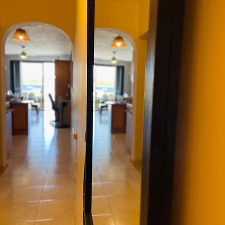 Seafront Maisonette Ocean Views & Terrace Mellieħa