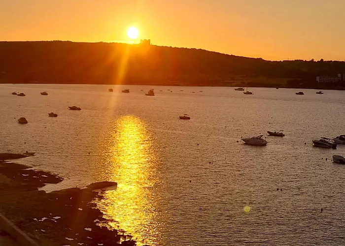 Seafront Maisonette Ocean Views & Terrace Feriehus