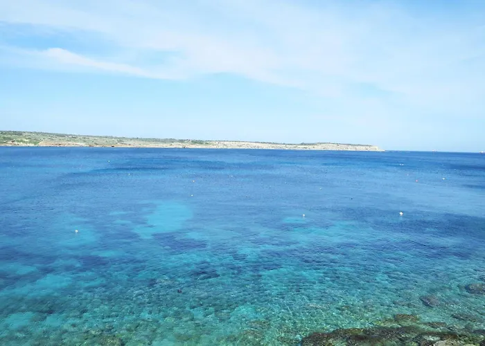 Seafront Maisonette Ocean Views & Terrace * Mellieħa