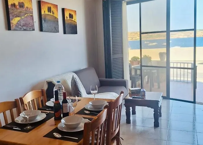 Feriehus Seafront Maisonette Ocean Views & Terrace Mellieħa