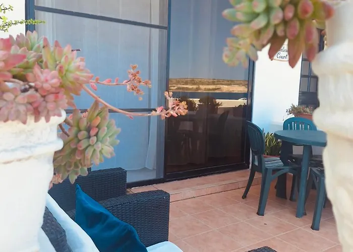 Feriehus Seafront Maisonette Ocean Views & Terrace *