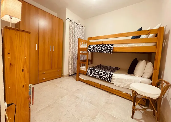 Seafront Maisonette Ocean Views & Terrace Feriehus