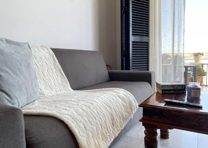 Seafront Maisonette Ocean Views & Terrace *