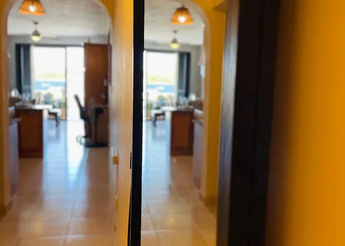 Seafront Maisonette Ocean Views & Terrace Mellieħa