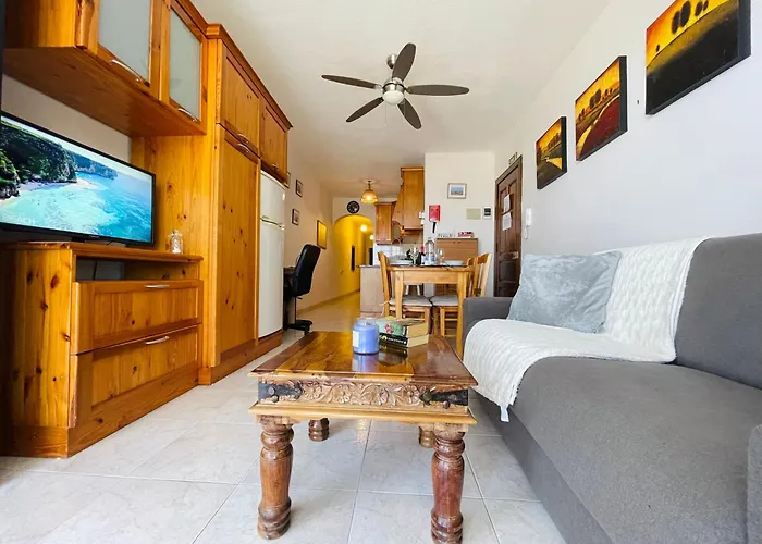 Feriehus Seafront Maisonette Ocean Views & Terrace *