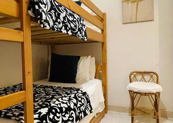 Seafront Maisonette Ocean Views & Terrace Feriehus