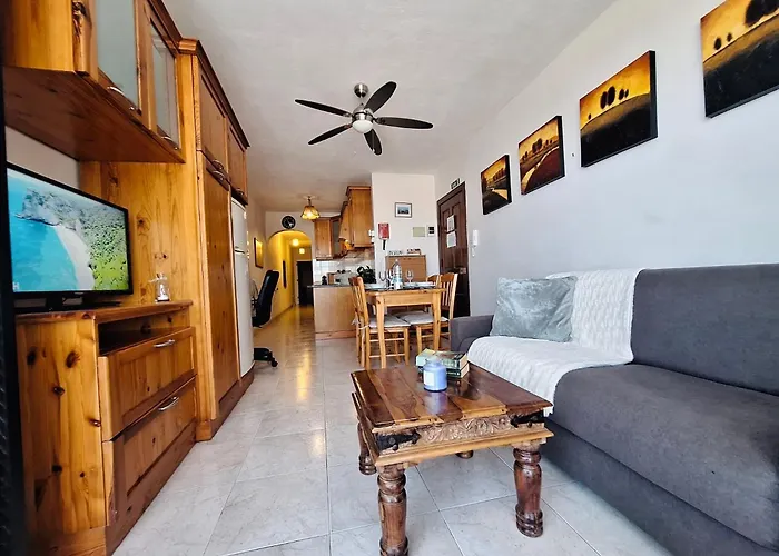 Seafront Maisonette Ocean Views & Terrace Feriehus *