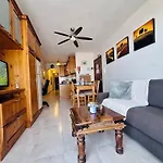 Seafront Maisonette Ocean Views & Terrace Casa de Férias *