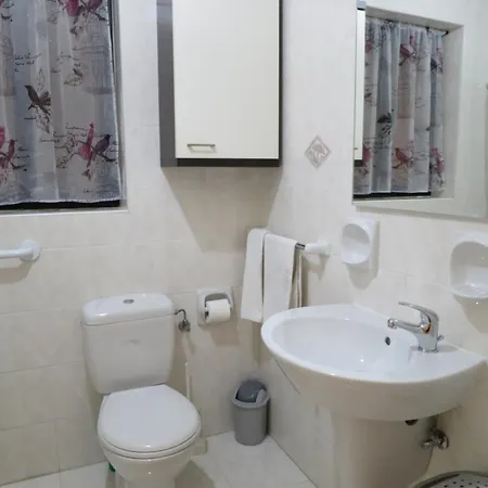 Seafront Maisonette Ocean Views & Terrace * מליאהה