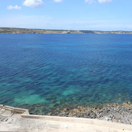 Seafront Maisonette Ocean Views & Terrace בית נופש