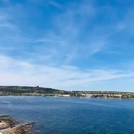 בית נופש Seafront Maisonette Ocean Views & Terrace מליאהה
