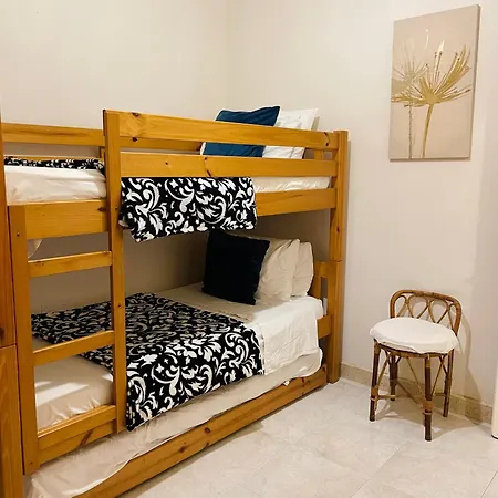 Seafront Maisonette Ocean Views & Terrace מליאהה