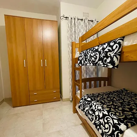 בית נופש Seafront Maisonette Ocean Views & Terrace מליאהה