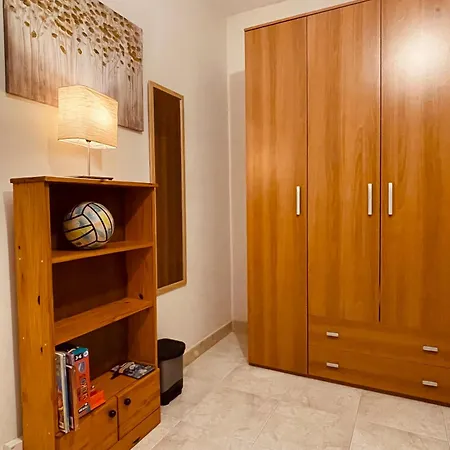 Seafront Maisonette Ocean Views & Terrace *