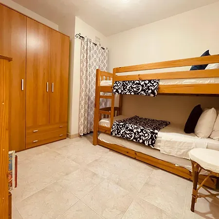 Seafront Maisonette Ocean Views & Terrace בית נופש