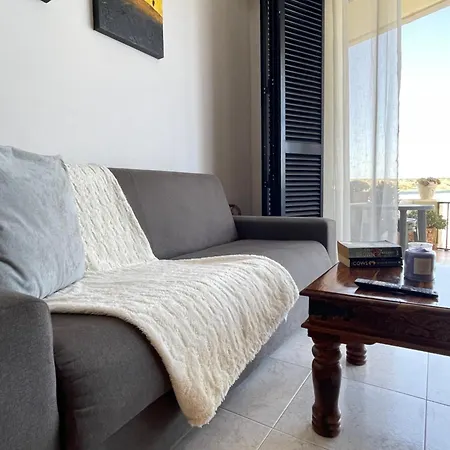 Seafront Maisonette Ocean Views & Terrace *