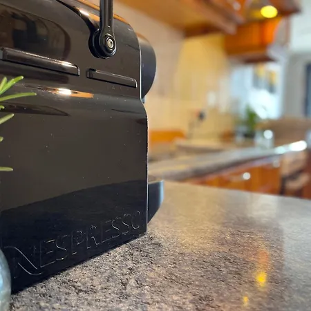 Seafront Maisonette Ocean Views & Terrace * מליאהה