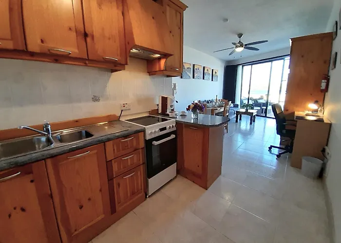 Дом отдыха Seafront Maisonette Ocean Views & Terrace