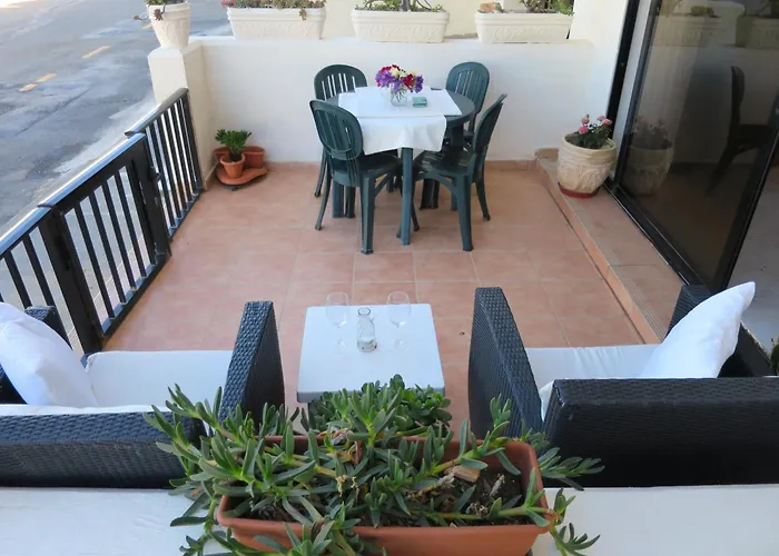 Seafront Maisonette Ocean Views & Terrace Дом отдыха *