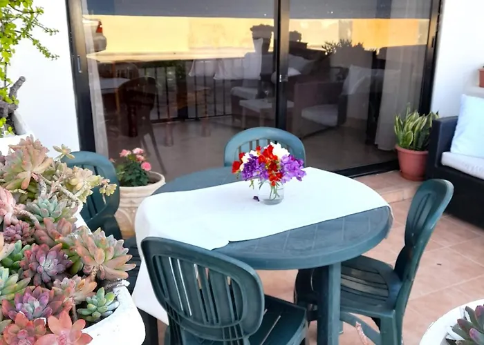 Seafront Maisonette Ocean Views & Terrace Меллиеха