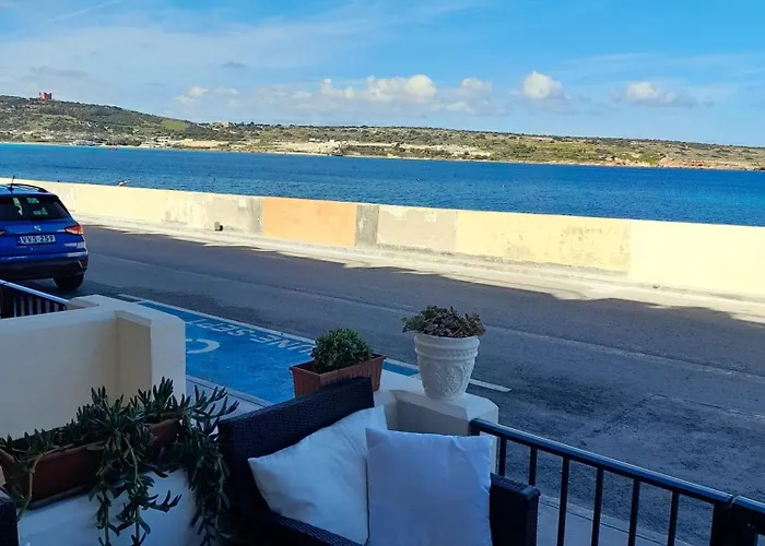 Seafront Maisonette Ocean Views & Terrace Дом отдыха Меллиеха