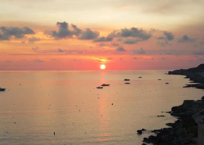 Seafront Maisonette Ocean Views & Terrace * Меллиеха