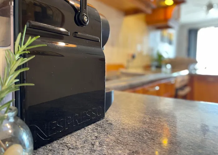 Seafront Maisonette Ocean Views & Terrace * Меллиеха